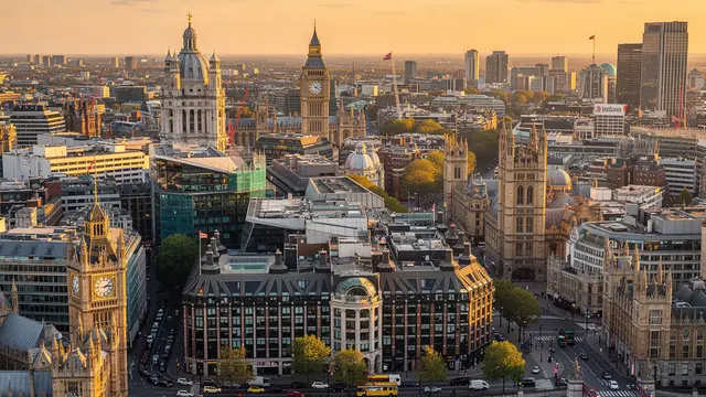 Self-guided walking tours in London